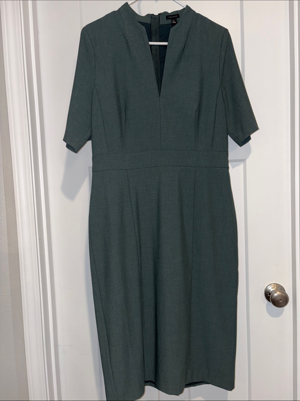 Ann Taylor size 8 lined structured Teal Midi Dress
